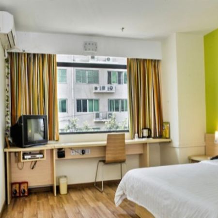 7 Days Inn Guangzhou Jiangtai Rd Metro Esterno foto